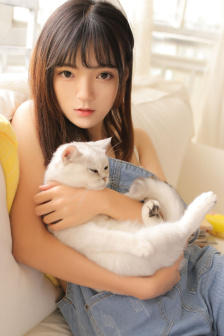 女生男生一起开火箭